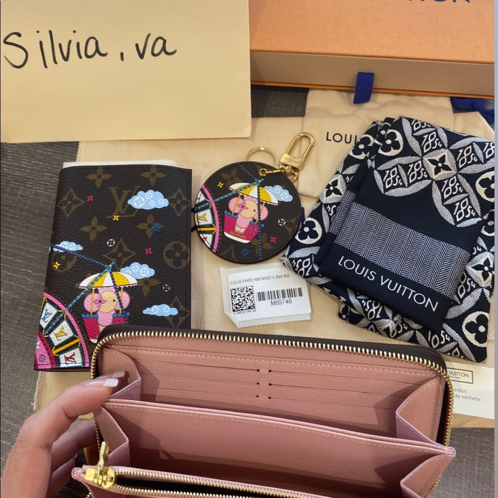 Múltiple Authetic LV pieces